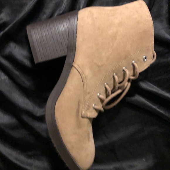 Comfy heel boots - Picture 3 of 3